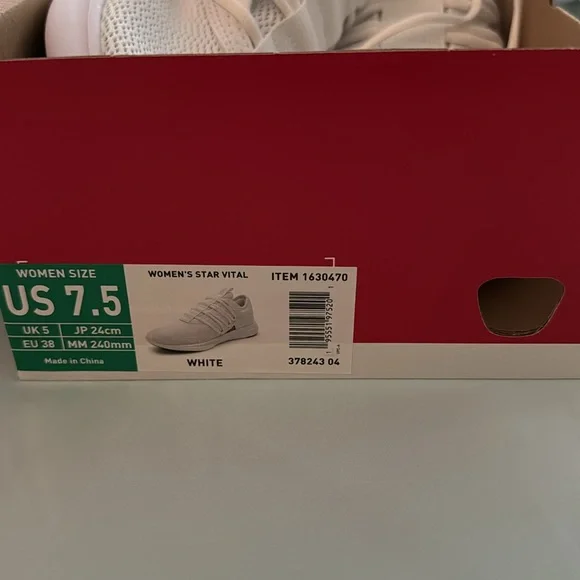 Puma tennis shoes. - Picture 2 of 3